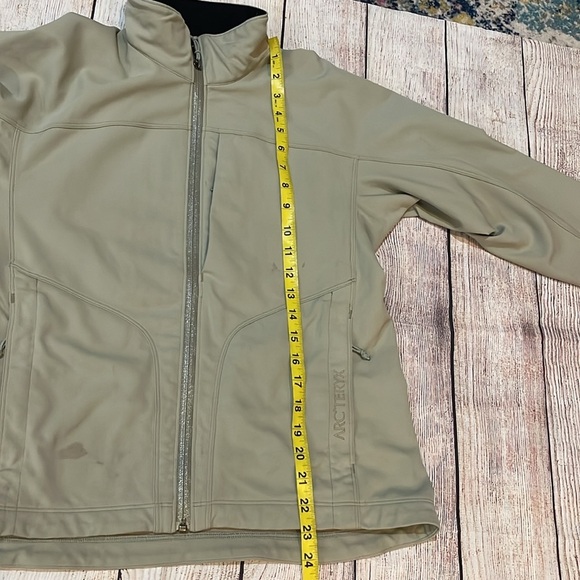 Arc’teryx utility jacket Taupe Soft shell Womens S Outdoors Zippered pockets - Picture 13 of 16